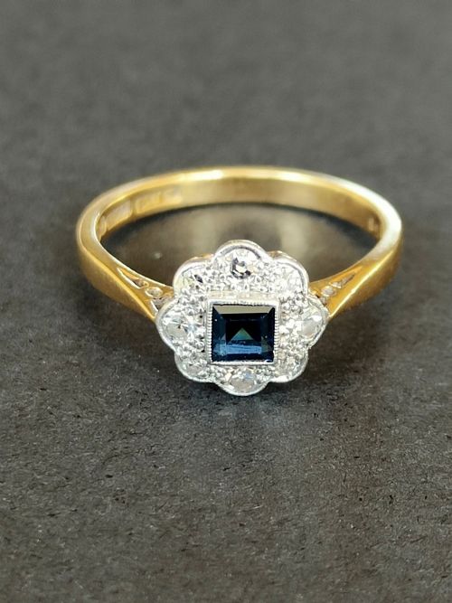 PRETTY ART DECO 18CT GOLD PLATINUM SAPPHIRE AND DIAMOND RING - ADDITIONAL PHOTO 3