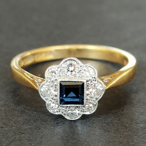 PRETTY ART DECO 18CT GOLD PLATINUM SAPPHIRE AND DIAMOND RING - ADDITIONAL PHOTO 4