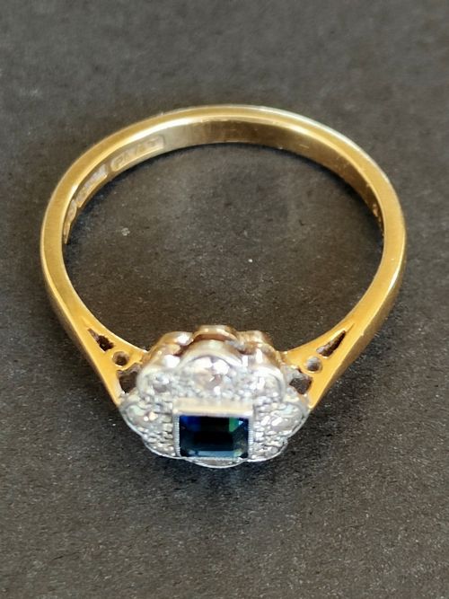 PRETTY ART DECO 18CT GOLD PLATINUM SAPPHIRE AND DIAMOND RING - ADDITIONAL PHOTO 5