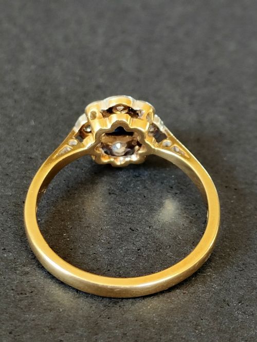 PRETTY ART DECO 18CT GOLD PLATINUM SAPPHIRE AND DIAMOND RING - ADDITIONAL PHOTO 6