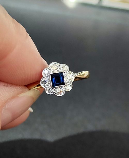 PRETTY ART DECO 18CT GOLD PLATINUM SAPPHIRE AND DIAMOND RING - ADDITIONAL PHOTO 9