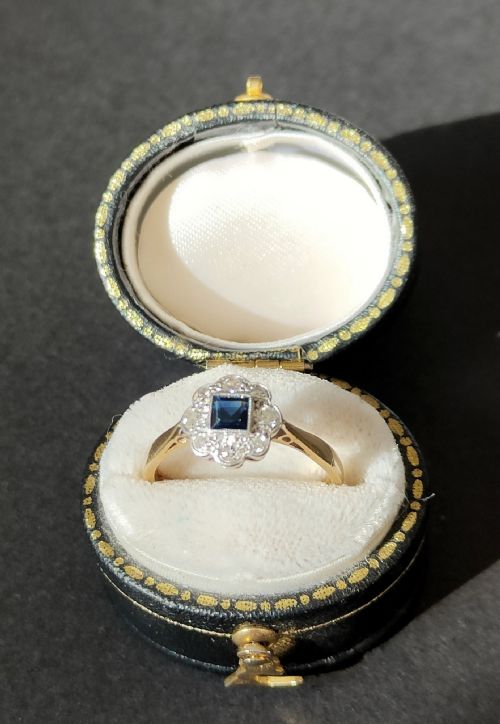 PRETTY ART DECO 18CT GOLD PLATINUM SAPPHIRE AND DIAMOND RING - ADDITIONAL PHOTO 11