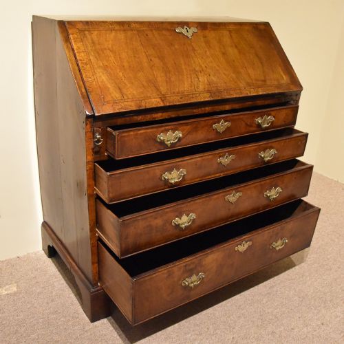18TH CENTURY GEORGE II WALNUT BUREAU - ADDITIONAL PHOTO 3