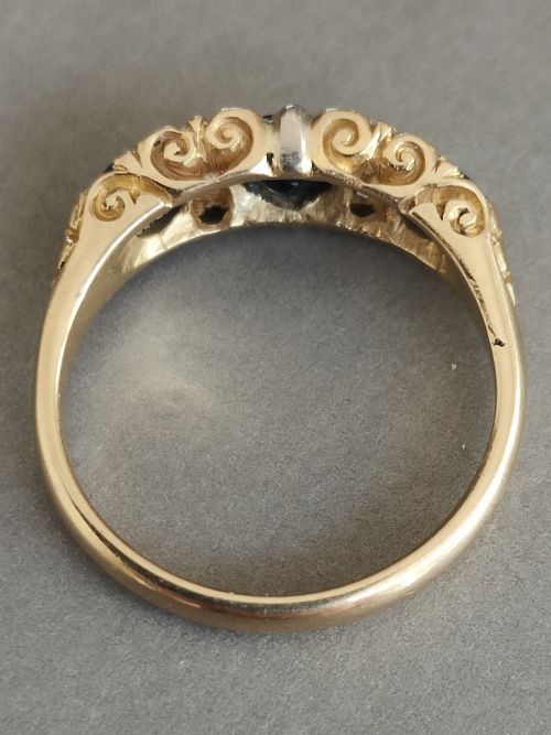 LARGE VICTORIAN 18CT GOLD SAPPHIRE DIAMOND RING 1891 - ADDITIONAL PHOTO 4