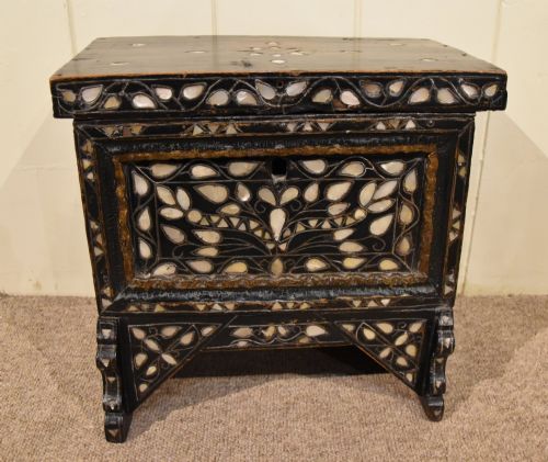 18th century mother of pearl casket - CATEGORY: ANTIQUE BOXES - DATED 18TH CENTURY