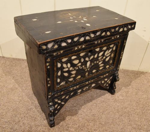 18TH CENTURY MOTHER OF PEARL CASKET - ADDITIONAL PHOTO 1