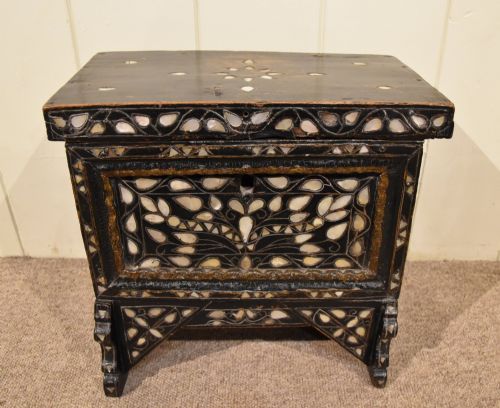 18TH CENTURY MOTHER OF PEARL CASKET - ADDITIONAL PHOTO 2