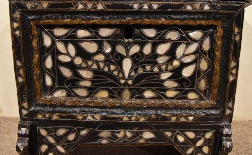 18TH CENTURY MOTHER OF PEARL CASKET - ADDITIONAL PHOTO 4