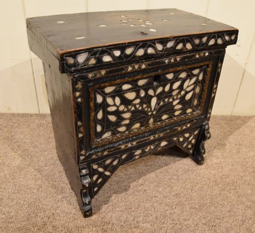 18TH CENTURY MOTHER OF PEARL CASKET - ADDITIONAL PHOTO 5