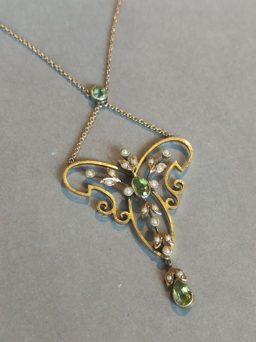 EDWARDIAN 9CT GOLD PERIDOT PEARL BUTTERFLY NECKLACE PENDANT - ADDITIONAL PHOTO 3