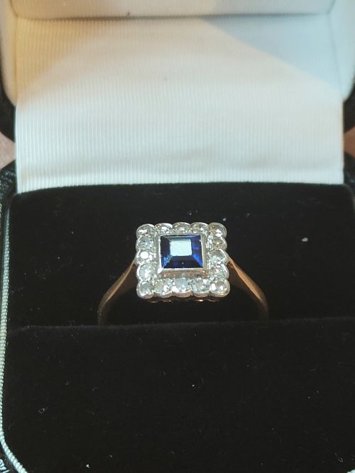 ART DECO 18CT GOLD SAPPHIRE AND DIAMOND CLUSTER RING - ADDITIONAL PHOTO 5