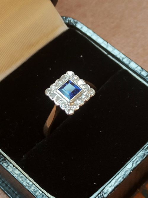 ART DECO 18CT GOLD SAPPHIRE AND DIAMOND CLUSTER RING - ADDITIONAL PHOTO 6