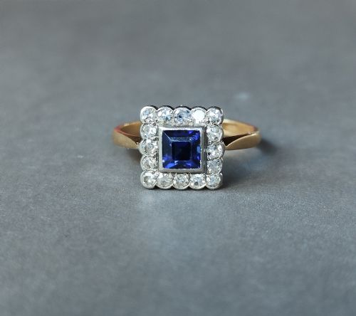 ART DECO 18CT GOLD SAPPHIRE AND DIAMOND CLUSTER RING - ADDITIONAL PHOTO 8