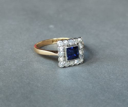ART DECO 18CT GOLD SAPPHIRE AND DIAMOND CLUSTER RING - ADDITIONAL PHOTO 10