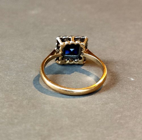 ART DECO 18CT GOLD SAPPHIRE AND DIAMOND CLUSTER RING - ADDITIONAL PHOTO 11