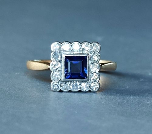 art deco 18ct gold sapphire and diamond cluster ring - CATEGORY: ANTIQUE JEWELLERY - DATED 1930