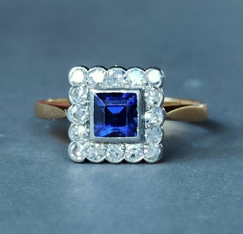 ART DECO 18CT GOLD SAPPHIRE AND DIAMOND CLUSTER RING - ADDITIONAL PHOTO 4