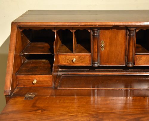 GEORGE II WALNUT BUREAU - ADDITIONAL PHOTO 5