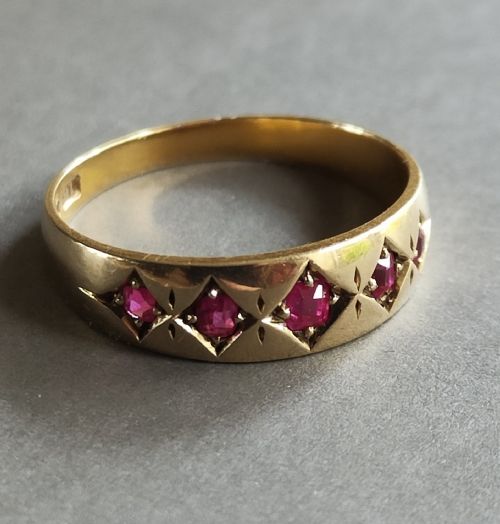 VICTORIAN 15CT GOLD AND RUBY GYPSY RING 1900 - ADDITIONAL PHOTO 1