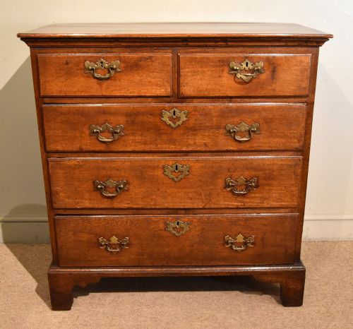 mid 18th century oak chest of drawers - CATEGORY: ANTIQUE CHEST OF DRAWERS - DATED 18TH CENTURY