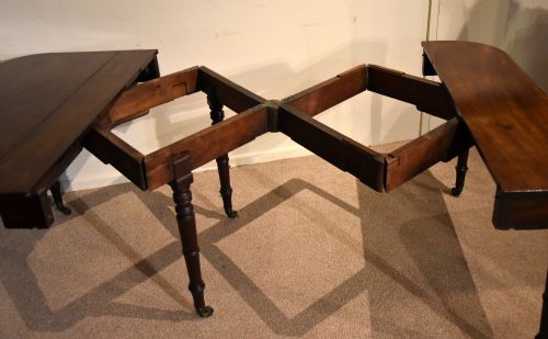 REGENCY PERIOD MAHOGANY CONCERTINA DINING TABLE - ADDITIONAL PHOTO 6