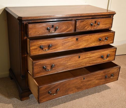 18TH CENTURY MAHOGANY CHEST OF DRAWERS - ADDITIONAL PHOTO 2