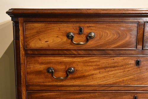 18TH CENTURY MAHOGANY CHEST OF DRAWERS - ADDITIONAL PHOTO 5