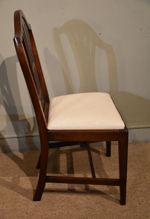 SET OF EIGHT HEPPLEWHITE MAHOGANY DINING CHAIRS - ADDITIONAL PHOTO 5