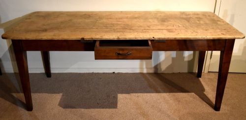 19TH CENTURY SYCAMORE AND FRUITWOOD FARMHOUSE TABLE - ADDITIONAL PHOTO 2