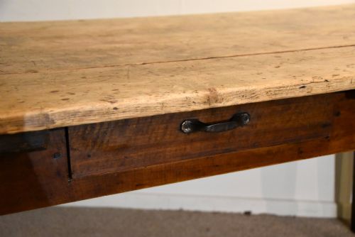 19TH CENTURY SYCAMORE AND FRUITWOOD FARMHOUSE TABLE - ADDITIONAL PHOTO 5
