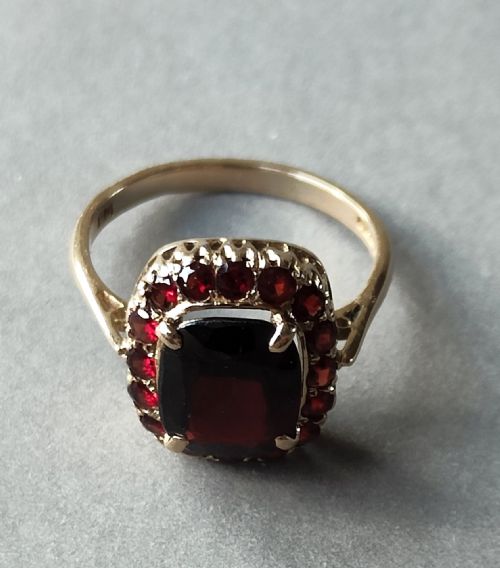 LARGE ANTIQUE 9CT GOLD GARNET RING - ADDITIONAL PHOTO 2