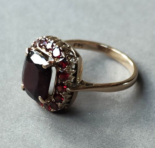 LARGE ANTIQUE 9CT GOLD GARNET RING - ADDITIONAL PHOTO 3