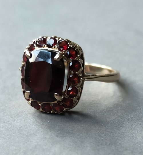 LARGE ANTIQUE 9CT GOLD GARNET RING - ADDITIONAL PHOTO 4