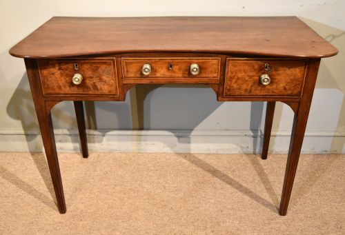 18th century mahogany dressing table - CATEGORY: ANTIQUE DRESSING TABLES - DATED 18TH CENTURY