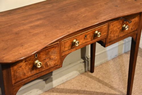 18TH CENTURY MAHOGANY DRESSING TABLE - ADDITIONAL PHOTO 4