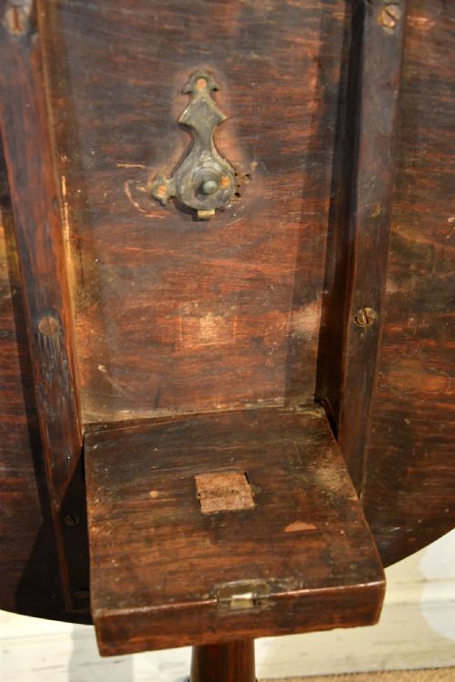 GEORGE III ELM TRIPOD LAMP WINE TABLE - ADDITIONAL PHOTO 6