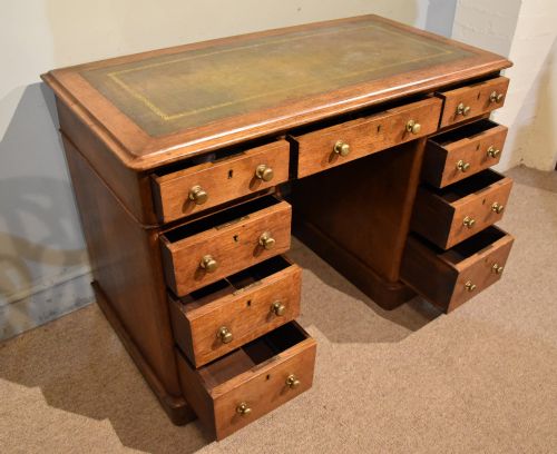 19TH CENTURY OAK PEDESTAL DESK - ADDITIONAL PHOTO 2