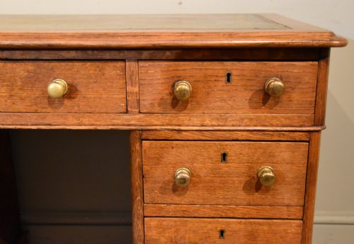 19TH CENTURY OAK PEDESTAL DESK - ADDITIONAL PHOTO 4