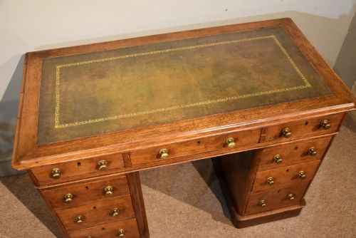 19TH CENTURY OAK PEDESTAL DESK - ADDITIONAL PHOTO 6