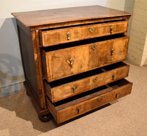 WILLIAM AND MARY WALNUT CHEST OF FOUR DRAWERS - ADDITIONAL PHOTO 2