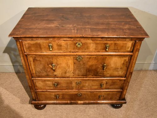 WILLIAM AND MARY WALNUT CHEST OF FOUR DRAWERS - ADDITIONAL PHOTO 3