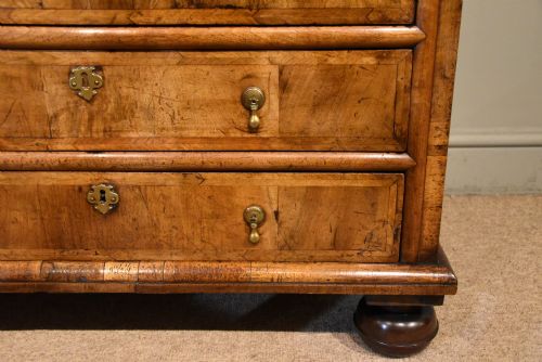 WILLIAM AND MARY WALNUT CHEST OF FOUR DRAWERS - ADDITIONAL PHOTO 6