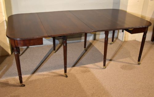 early 19th century mahogany dining table - CATEGORY: ANTIQUE TABLES - DATED 19TH CENTURY