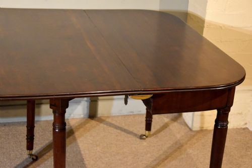 EARLY 19TH CENTURY MAHOGANY DINING TABLE - ADDITIONAL PHOTO 3