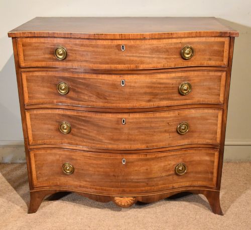 18th century serpentine chest of drawers conch shell inlay - CATEGORY: ANTIQUE CHEST OF DRAWERS - DATED 18TH CENTURY
