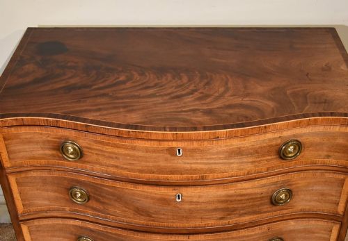 18TH CENTURY SERPENTINE CHEST OF DRAWERS CONCH SHELL INLAY - ADDITIONAL PHOTO 2