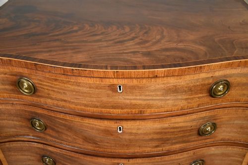 18TH CENTURY SERPENTINE CHEST OF DRAWERS CONCH SHELL INLAY - ADDITIONAL PHOTO 9