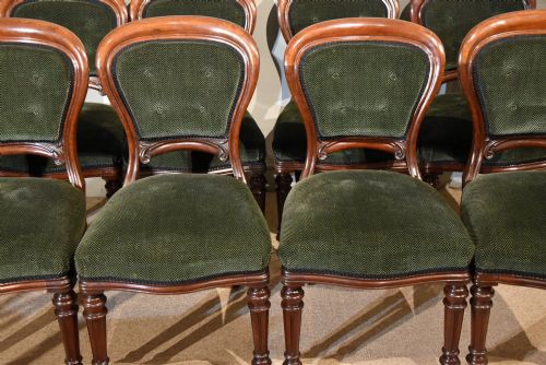 SET OF EIGHT MAHOGANY DINING CHAIRS - ADDITIONAL PHOTO 3