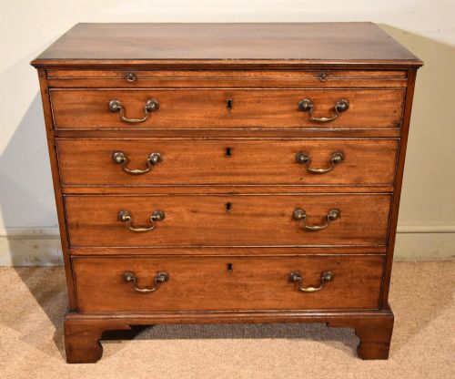mid 18th century mahogany chest of drawers - CATEGORY: ANTIQUE CHEST OF DRAWERS - DATED GEORGIAN