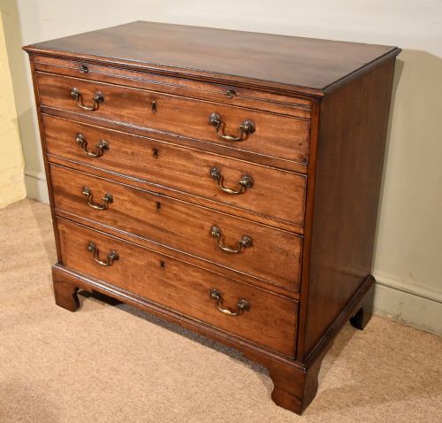 MID 18TH CENTURY MAHOGANY CHEST OF DRAWERS - ADDITIONAL PHOTO 1
